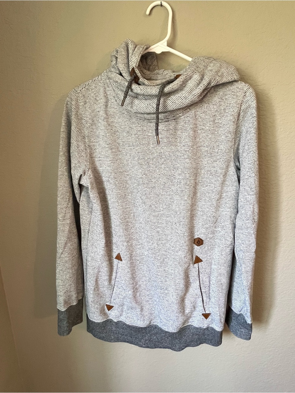 Volcom Gray Cowl Neck Pullover Hoodie XS Surf Skate Cozy Athleisure Boho